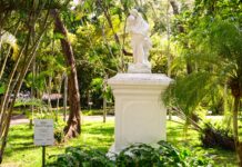 SummerTimes restores the Paul & Virginie statue in the Jardin des Pamplemousses