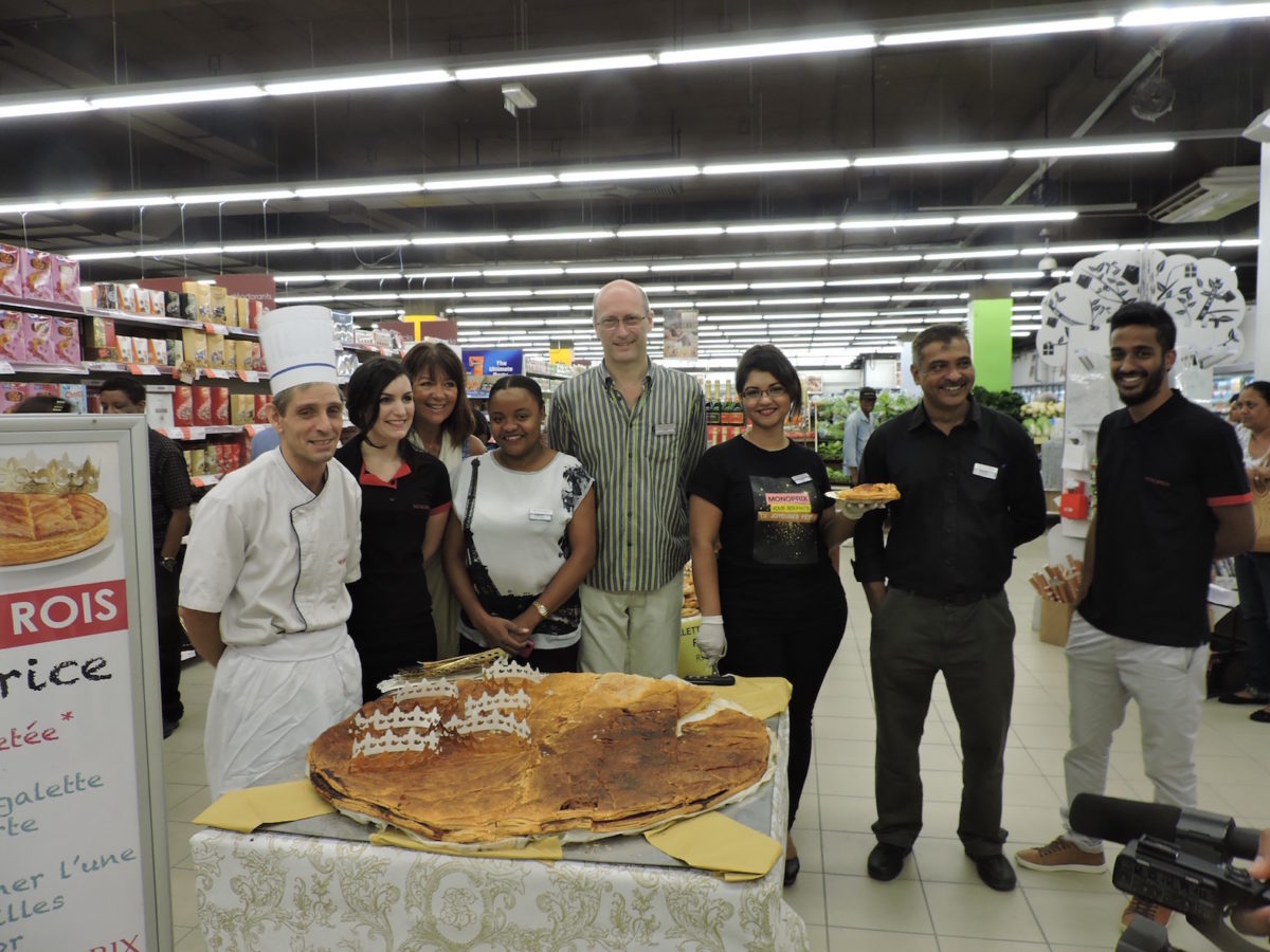 La plus grande galette des rois réalisée par Monoprix Curepipe