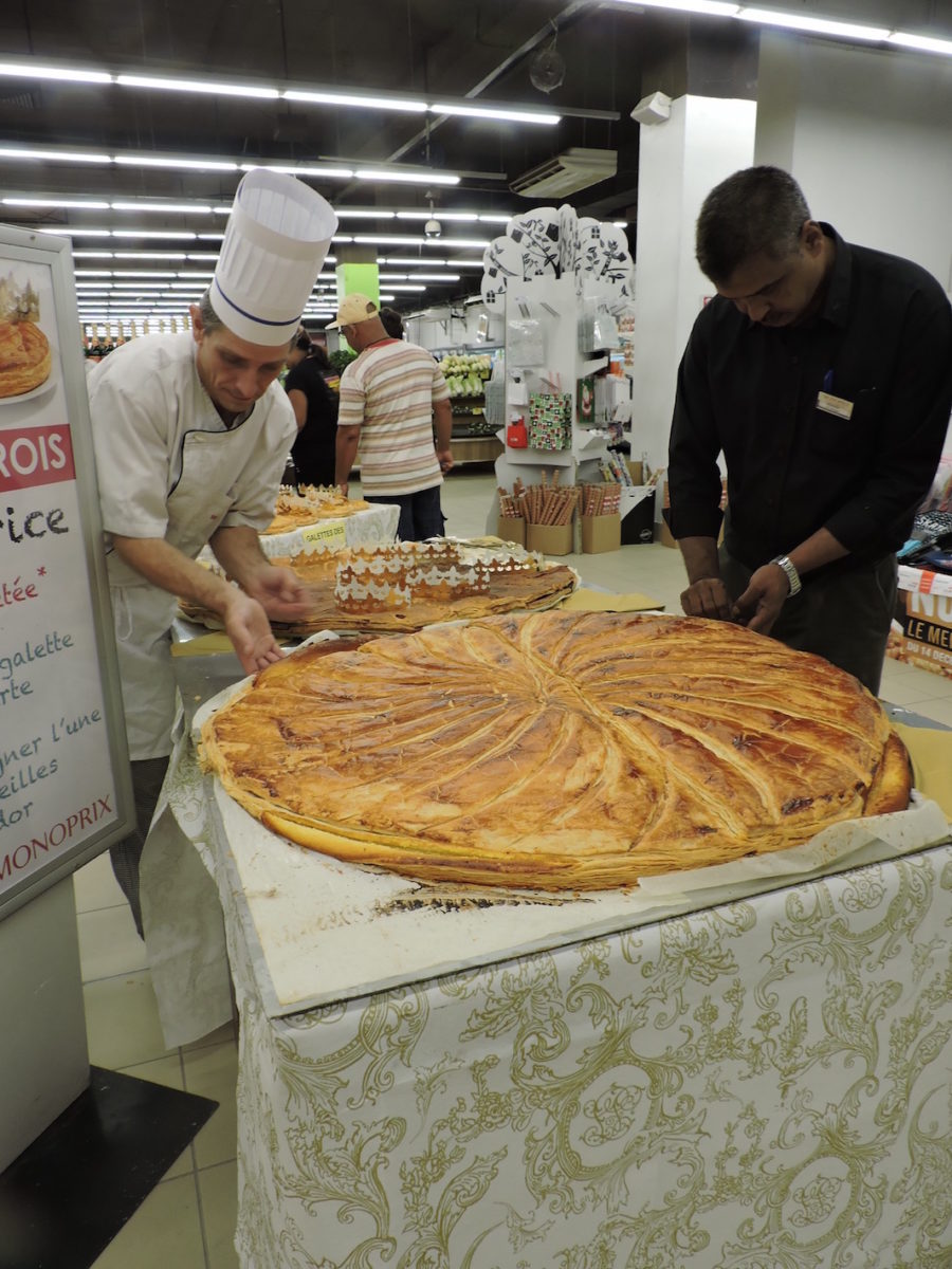 La plus grande galette des rois réalisée par Monoprix Curepipe