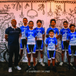 Jose Achille, Head Ola Cycling Academy & Coach et Adele Jeppe, Aryze & Ola Brand Representative encadrant les jeunes cyclistes