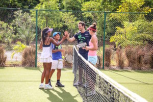Quand le tennisman Paul-Henri Mathieu rencontre 6 jeunes espoirs du tennis mauricien