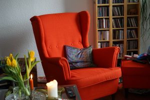 Comment intégrer des meubles de couleurs dans sa décoration intérieure?