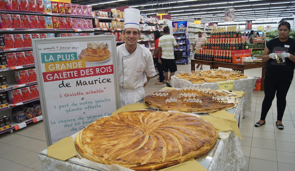 La plus grande galette des rois réalisée par Monoprix Curepipe